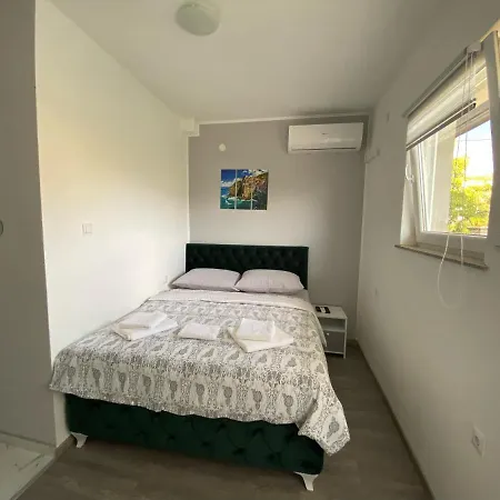 Mak Apartment *