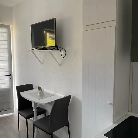 Apartment Mak *